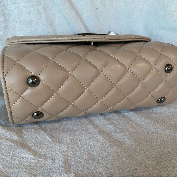 JUST IN/ Quilted shoulder bag in Nude / Cream - Picture 4 of 12